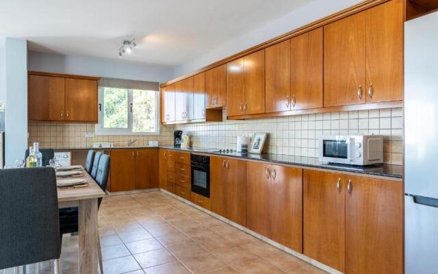 Melograno 3-BR Apt w/ Terrace in Larnaca