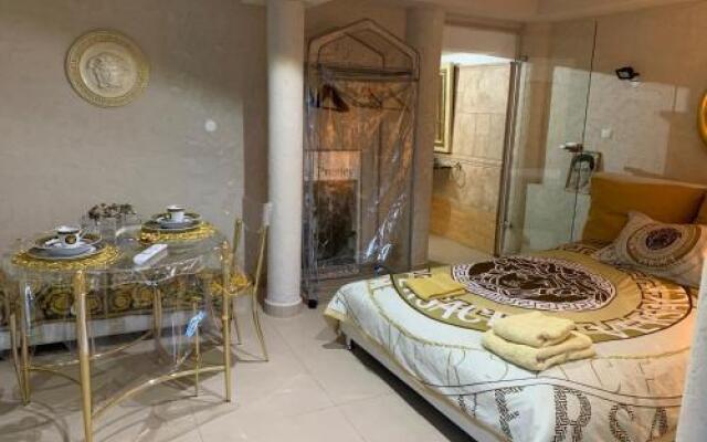 Hollywood Studio Apartments " Traum Fabrik "