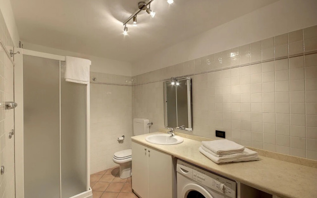 Lovely Flat With Shared Pool and Amazing Lake View