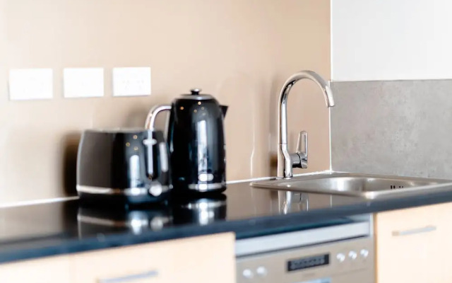 Warm & Cosy Two-Bedroom Apartment in CBD