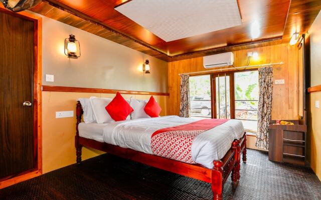 Oyo 24920 Indraprastha Royal Castle Sharing Houseboat