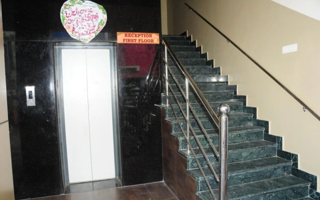 Hotel Rathnavel Towers