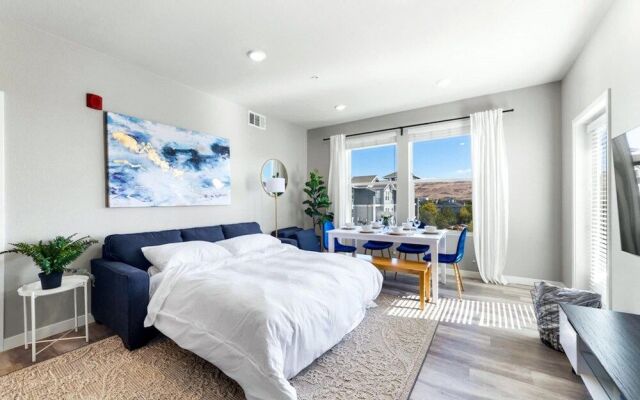 Chic Apt With Jacuzzi Pool Mountain Views
