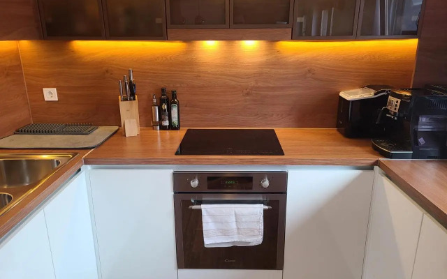 Modern 4-Star luxury apt - WFH Ready, Free Parking