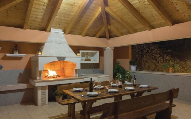 Beautiful Home in Blato With Wifi and 5 Bedrooms