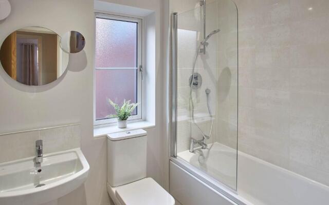 Host Stay Guillemot House