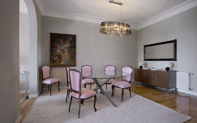 Large 3 Bd Apartm 200 M Square with View To the Royal Palace. Palacio