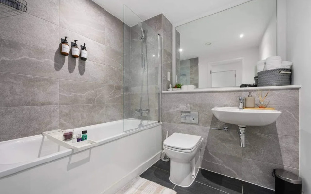 Manchester - Apartment - Sleeps 5 - Parking