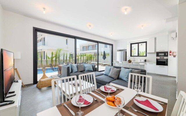 By The Beach - Sunstone Seaview Villa