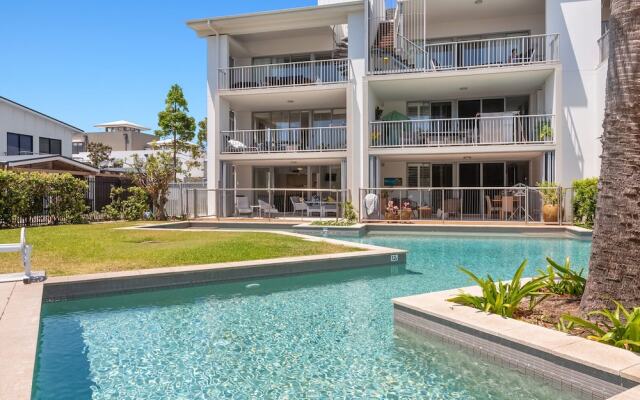 SWIM UP DRIFT APARTMENT 12 South
