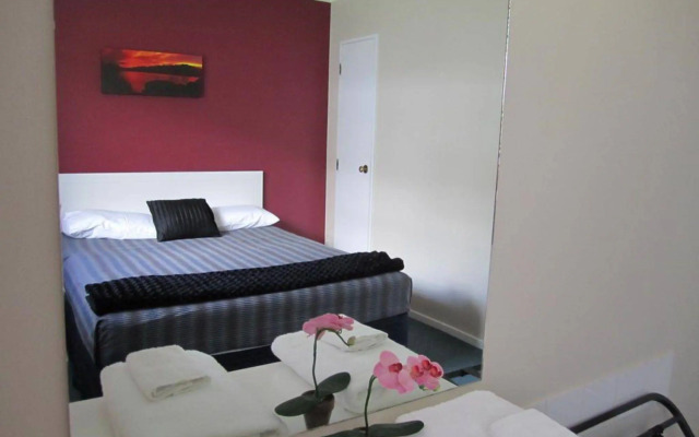 Camellia Court Motel