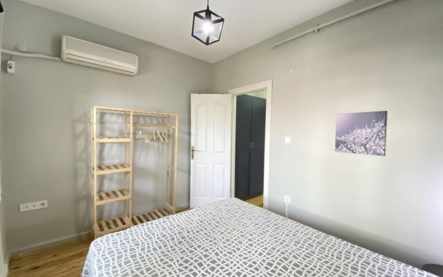 Central Flat With a Shared Terrace in Beyoglu