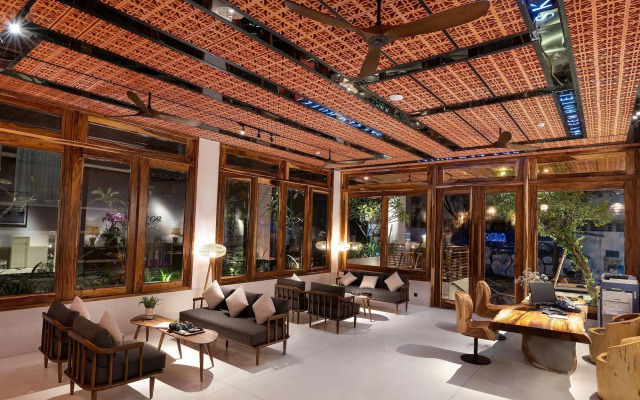 Sky Gem Central Hotel