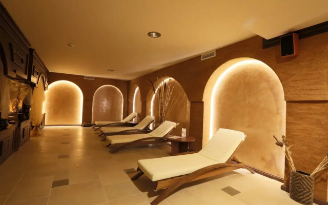 Royal Park - Half Board Hotel