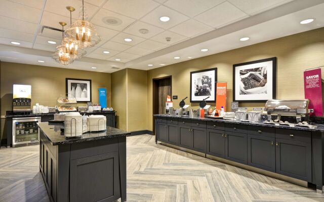 Hampton Inn & Suites Detroit/Warren