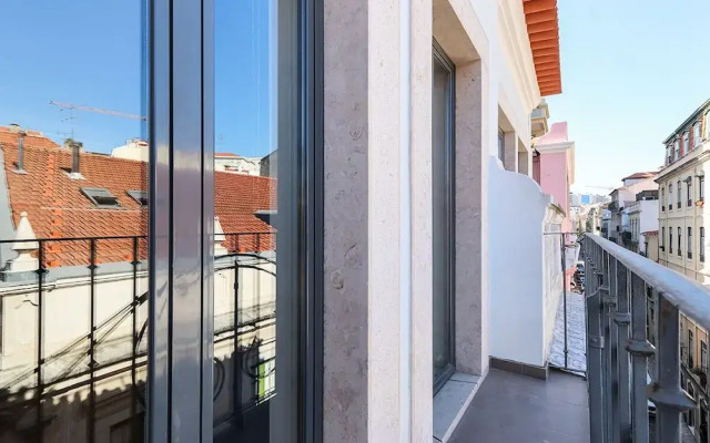 ALTIDO Bold & classy 2BR home w/balcony in Baixa, moments from shopping streets