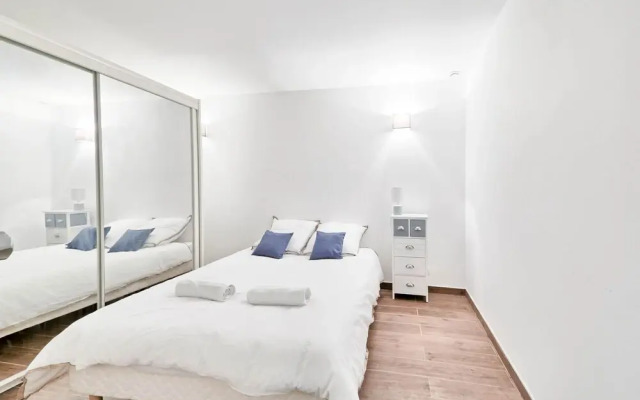 Tamaris Corner House