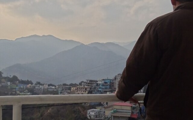 OYO 25061 Gautam Residency Chamba