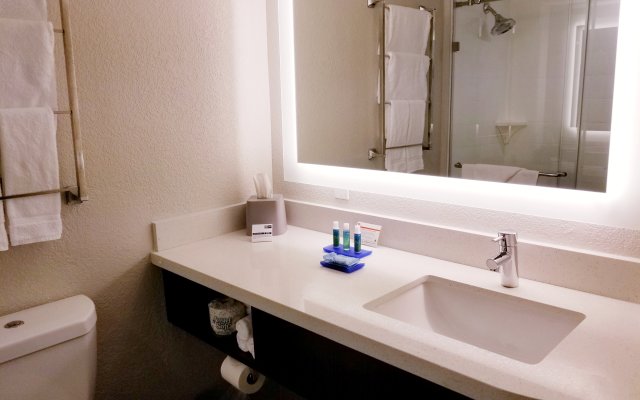 Holiday Inn Express & Suites Miami - Hialeah, an IHG Hotel