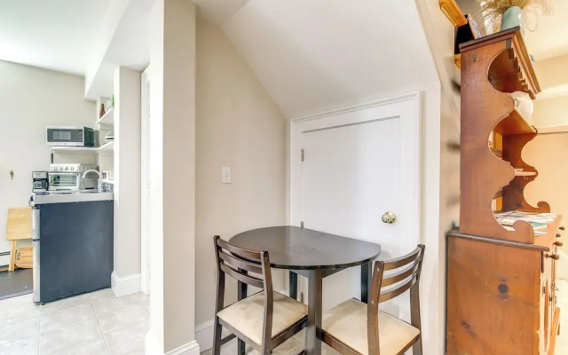 Pet-friendly Garden Studio ~ 25 Mi to Boston!