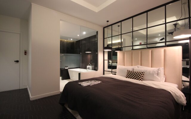 Club Hotel