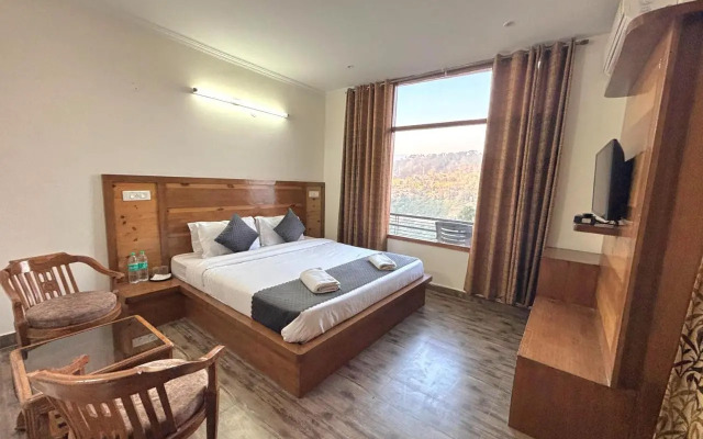 OYO 27648 Kasauli Greens