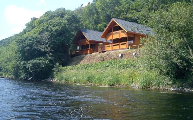 Coed-Y-Glyn Log Cabins