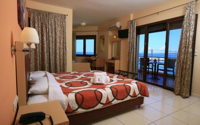 Faros Luxury Suites & Restaurant