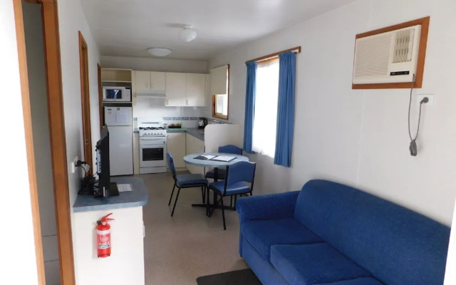 Dylene Caravan Park - 2 Br Family Cabin With Air