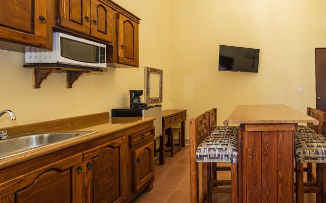 Las Calzadas Hotel & Suites