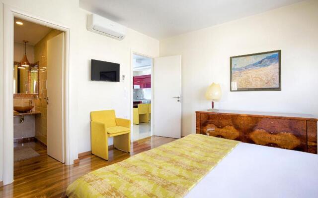 Unique 3 bedrm 3 bathrm apt - Acropolis views! SG69