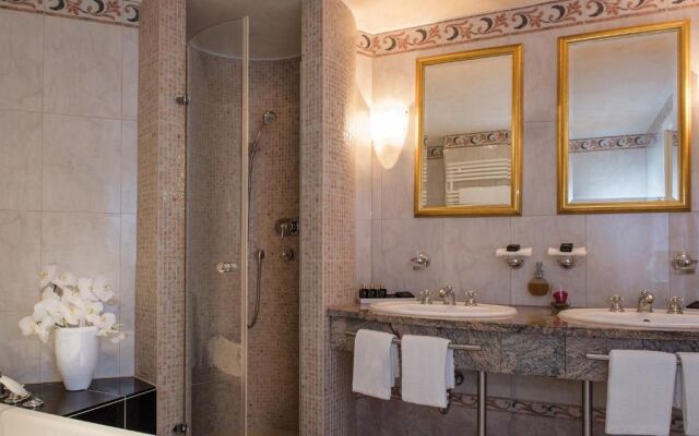 Victor's Residenz - Hotel Schloss Berg