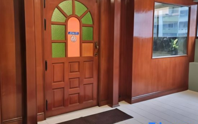 Glur Hostel Pattaya Walking Street