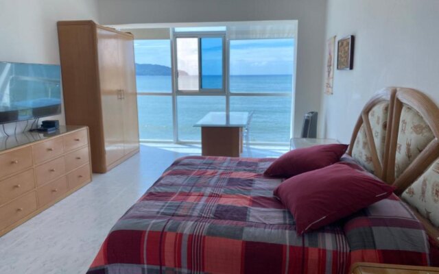 Comfortable Beachfront apartment in Acapulco