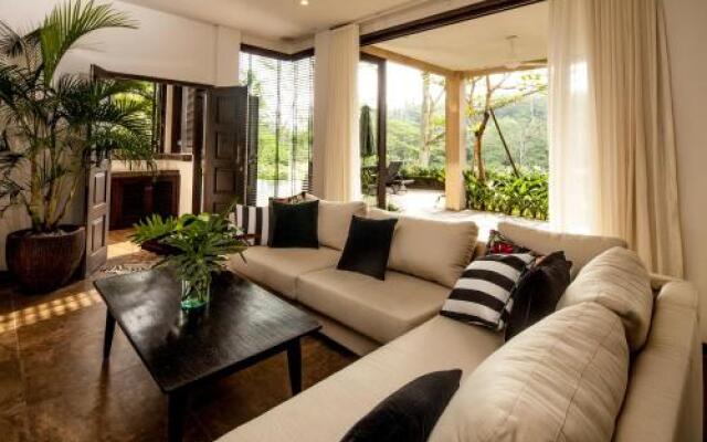 Villa Naga Putih