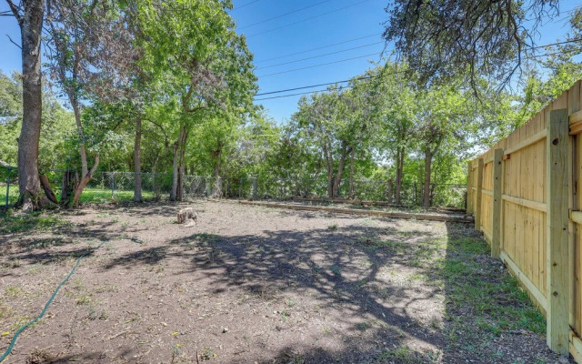 Pet-Friendly Temple Guest Suite!