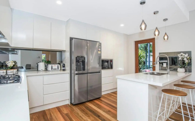 Park Avenue Townhouse Retreat Brisbane Sleeps 10