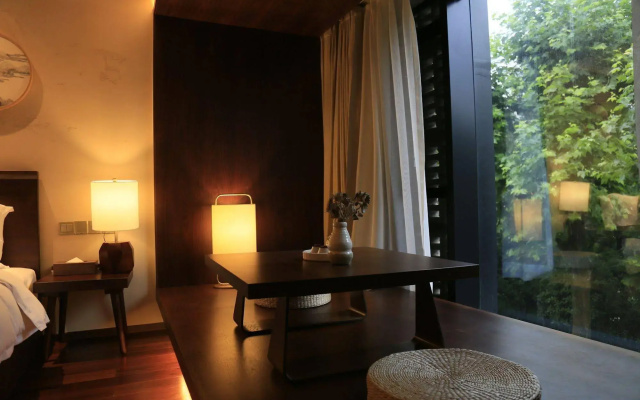 Seclusive Life in Jiangnan •Canal Yard