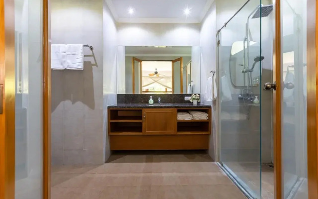 Large 6 Bed Luxury Villa on the Golf Course (PHJ)