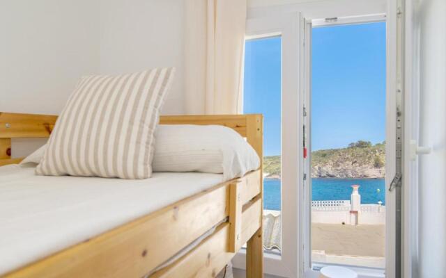 Fantástico apartamento en primera línea de mar en Menorca