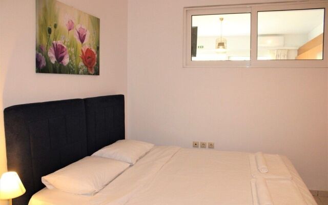 "kalamaki Plaza Apartments ''tzante''"