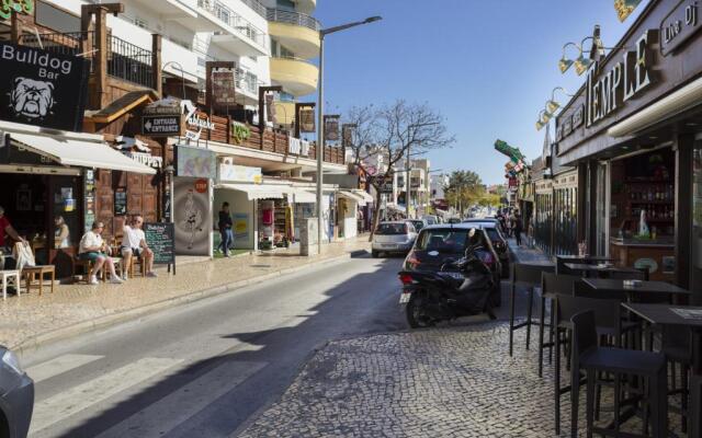 Hopstays Albufeira Casa do Zanão - 100m beach apartment