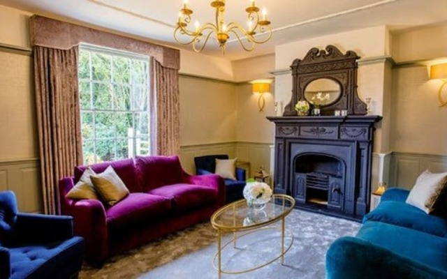 Vaulty Manor