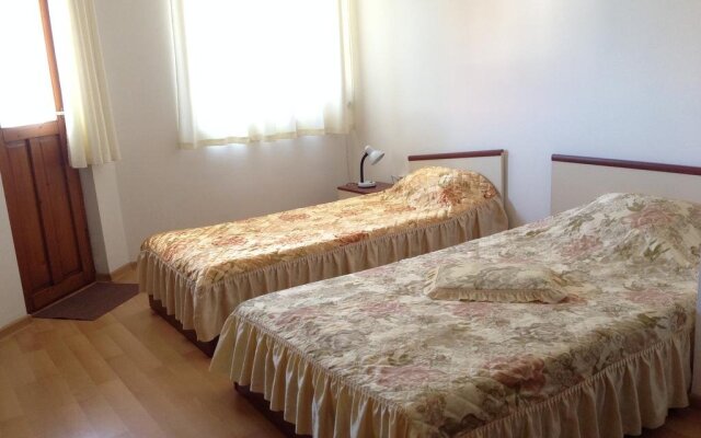 Gloria Holiday House