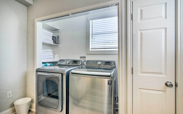 ~ 1 Mi to Pier, Fishing & Beaches: Galveston Home!