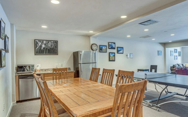 Remodeled Vail Condo w/ Hot Tub Access!