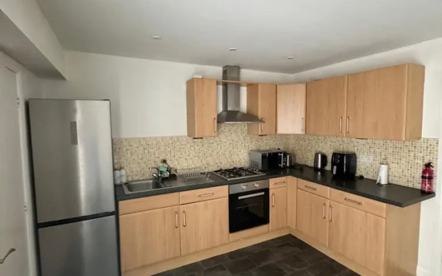 Home Sleeps5-netflix-parkg-near City Center/etihad