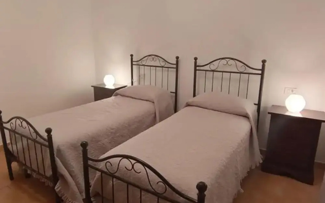 Tranquil Location With Views of Lake Trasimeno!