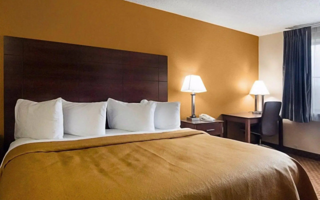Super 8 by Wyndham Sturtevant/Racine