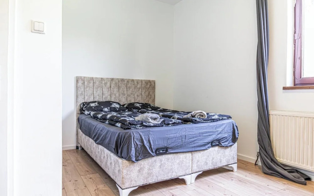 Cozy House  Terrace &Garden  Sleeps 34